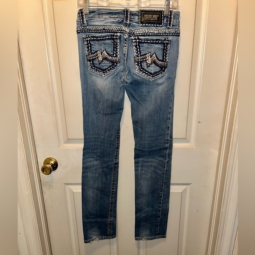 MISS ME Women’s Distressed Sunny Straight Denim Jeans. Waist 28. Inseam 33